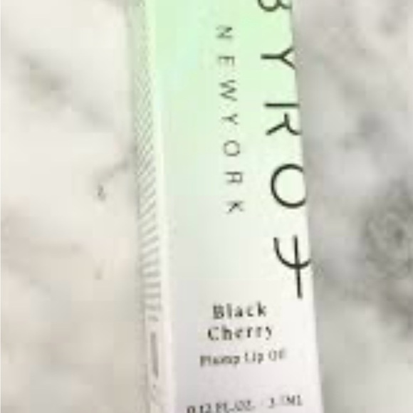 Black Cherry Plumping Lip Oil - Picture 1 of 1